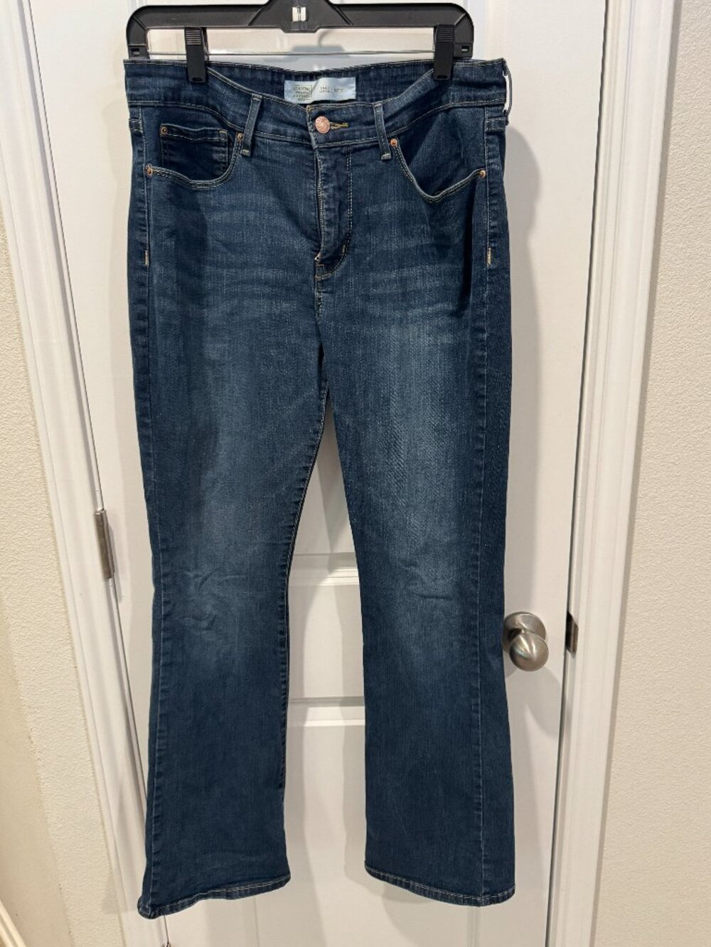 Levi’s signature gold totally shaping bootcut jeans dark wash W32 L32